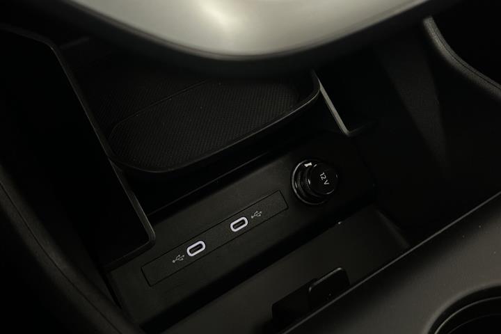 Blå Audi Q4 fra 2024