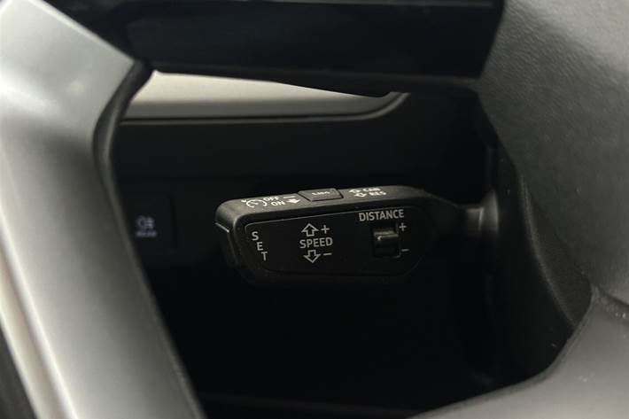 Blå Audi Q4 fra 2024