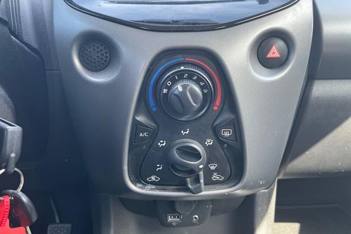 Hvid Toyota Aygo fra 2019