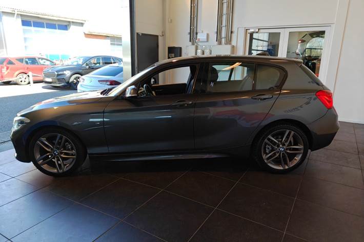 Grå BMW 118d fra 2019