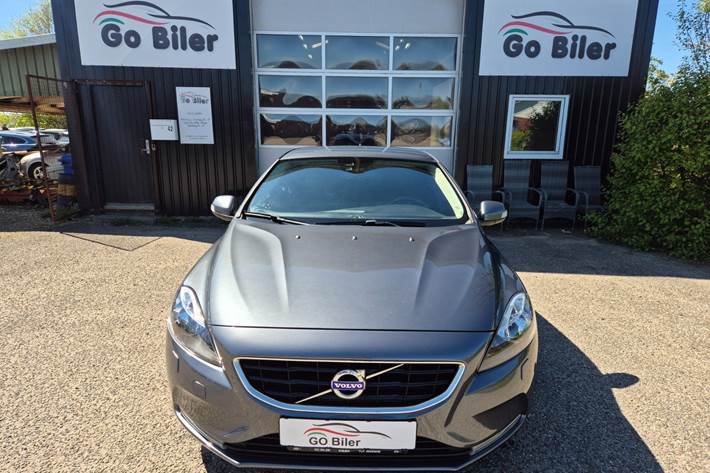 Grøn Volvo V40 fra 2013