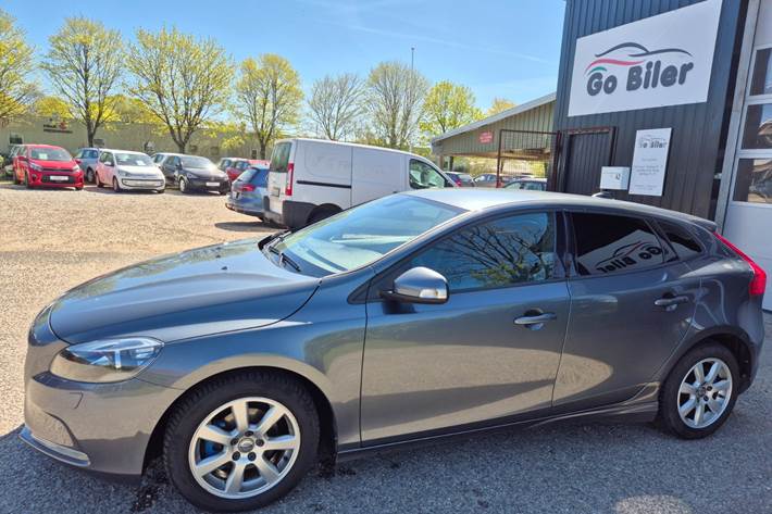Grøn Volvo V40 fra 2013