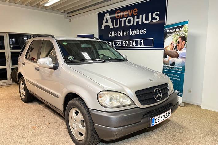 Sølv Mercedes ML320 fra 2000