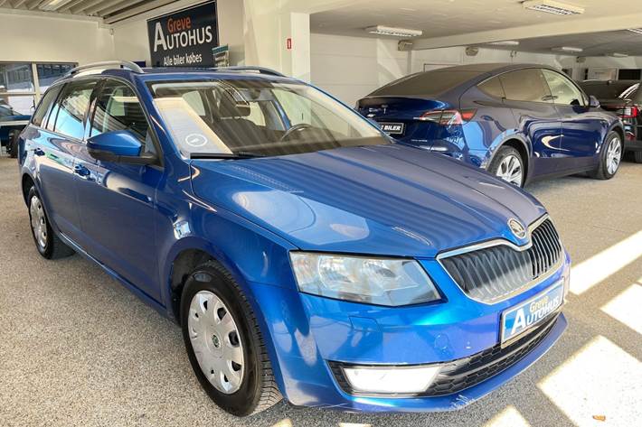 Blå Skoda Octavia fra 2014