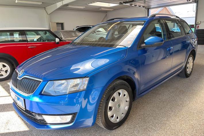 Blå Skoda Octavia fra 2014