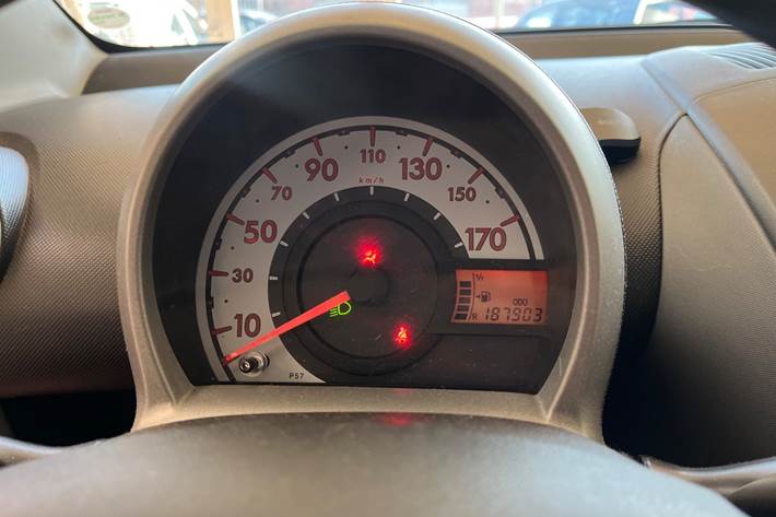 Rød Toyota Aygo fra 2010