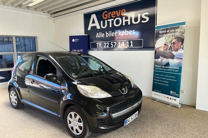 Sort Peugeot 107 fra 2011