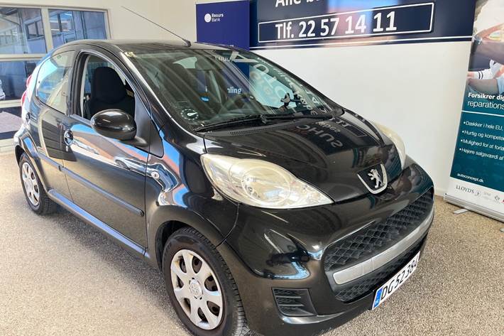 Sort Peugeot 107 fra 2011
