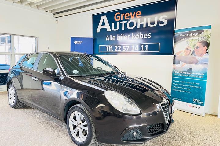 Sort Alfa Romeo Giulietta fra 2011 set udefra