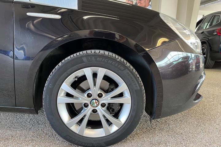 Sort Alfa Romeo Giulietta fra 2011