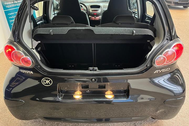 Sort Toyota Aygo fra 2011