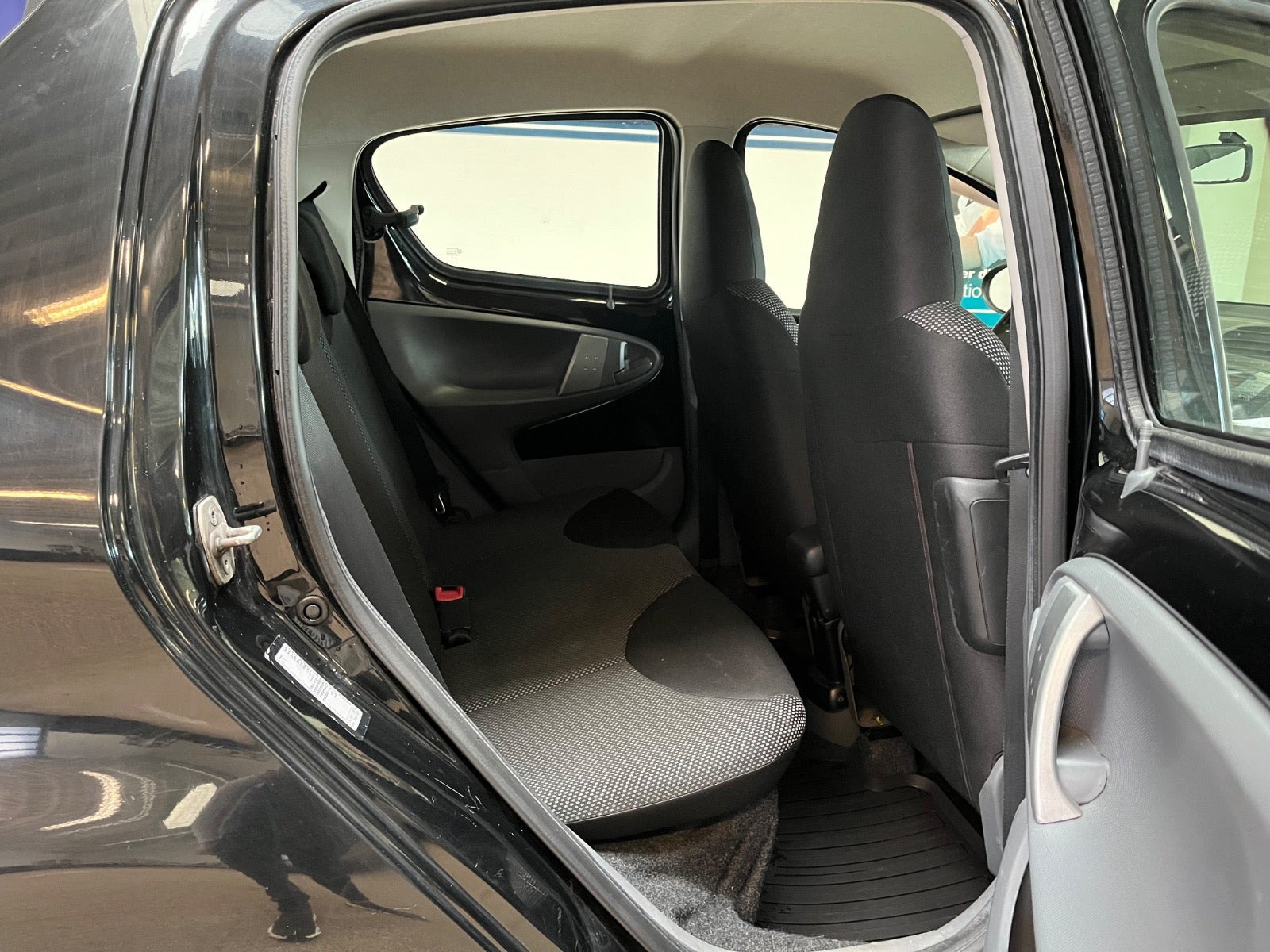 Sort Toyota Aygo fra 2011