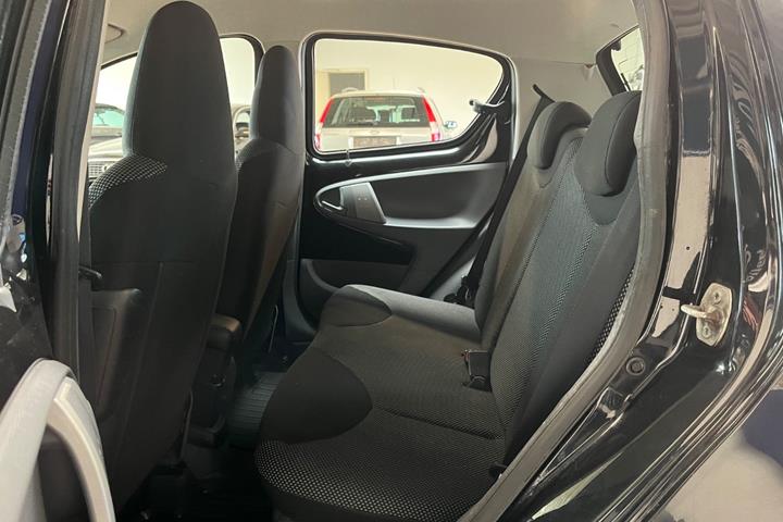 Sort Toyota Aygo fra 2011