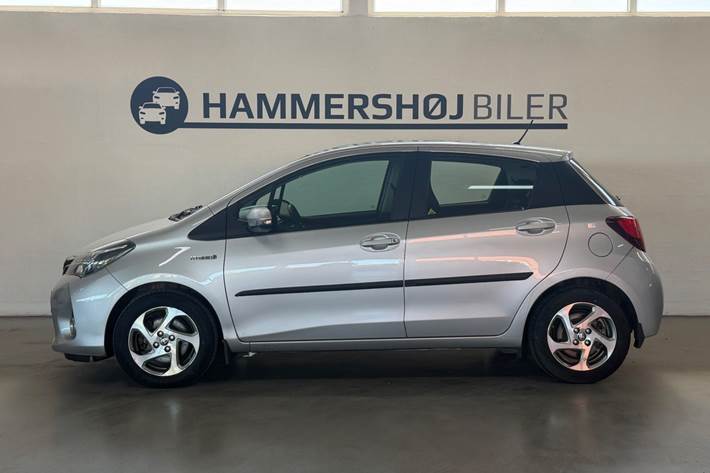 Sølv Toyota Yaris fra 2014