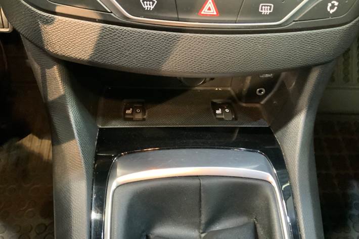 Sort Peugeot 308 fra 2015
