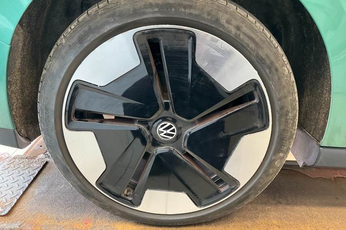 Grøn VW ID.Buzz fra 2024