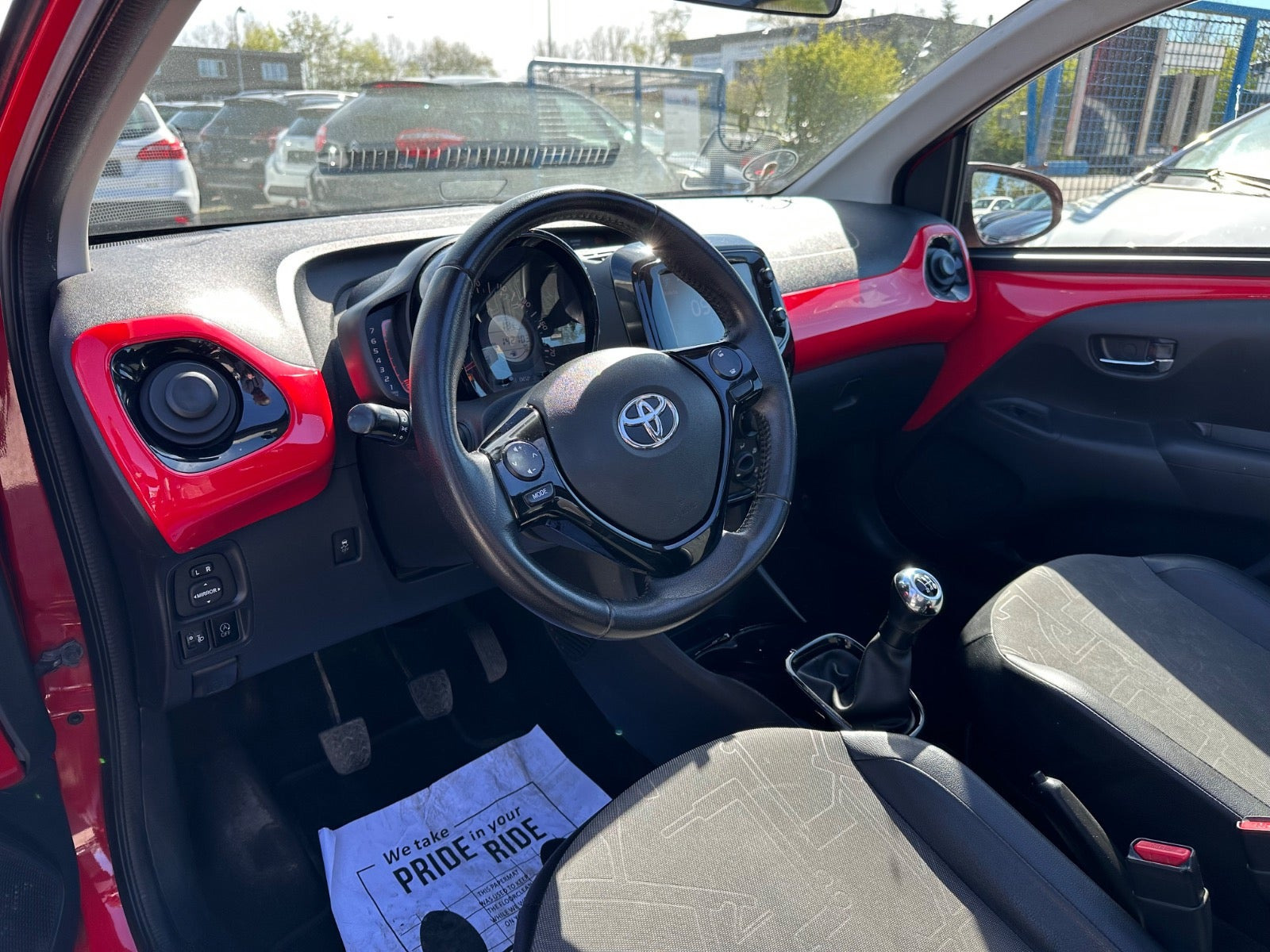 Rød Toyota Aygo fra 2016