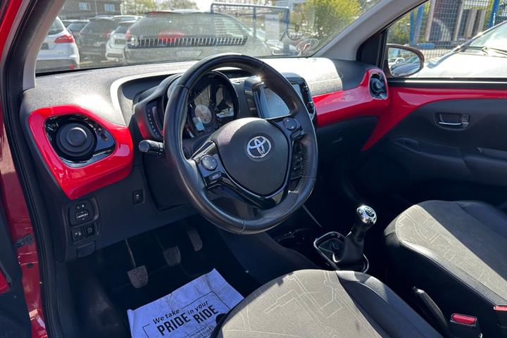 Rød Toyota Aygo fra 2016