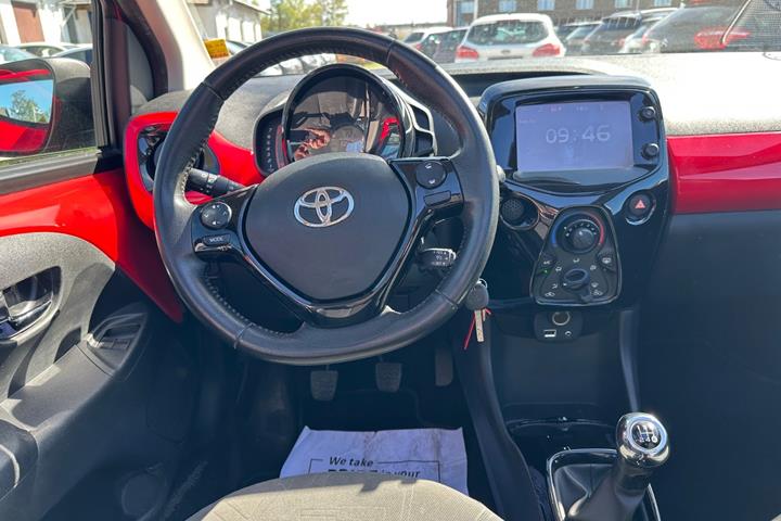 Rød Toyota Aygo fra 2016