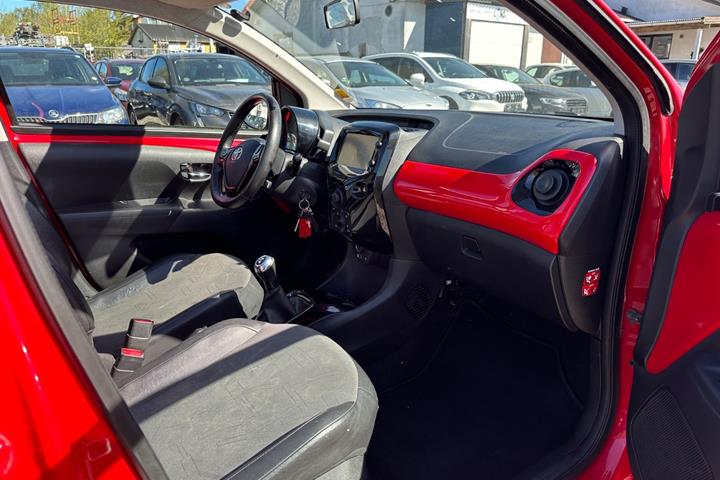 Rød Toyota Aygo fra 2016