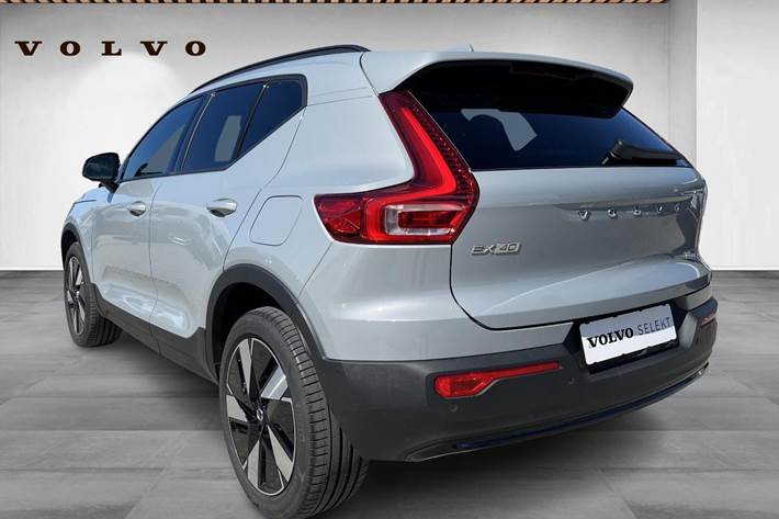 Grå Volvo EX40 fra 2025