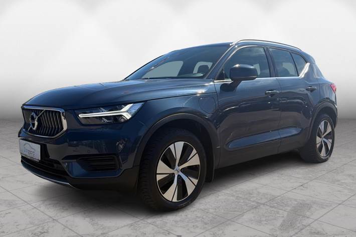Blå Volvo XC40 fra 2022