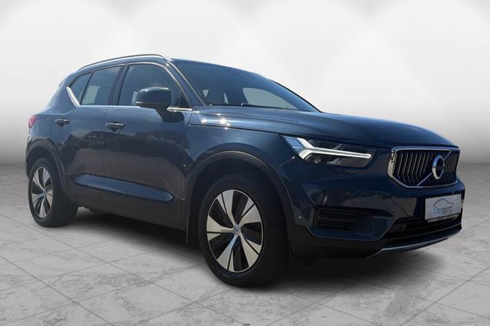 Blå Volvo XC40 fra 2022