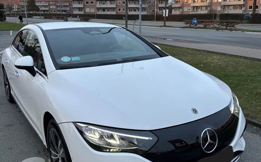 Mercedes EQE300 Electric Art