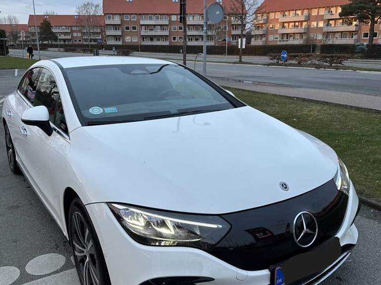 Mercedes EQE300 Electric Art
