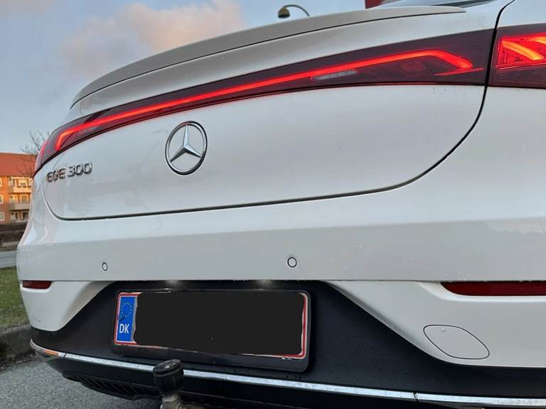 Mercedes EQE300 Electric Art