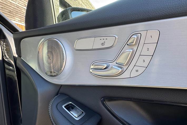 Sort Mercedes GLC300 de fra 2021