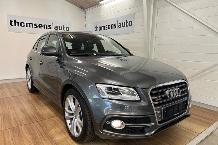 Grå Audi SQ5 fra 2015 set udefra
