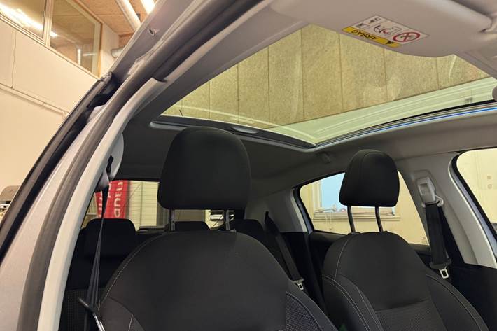 Sølv Peugeot 208 fra 2019