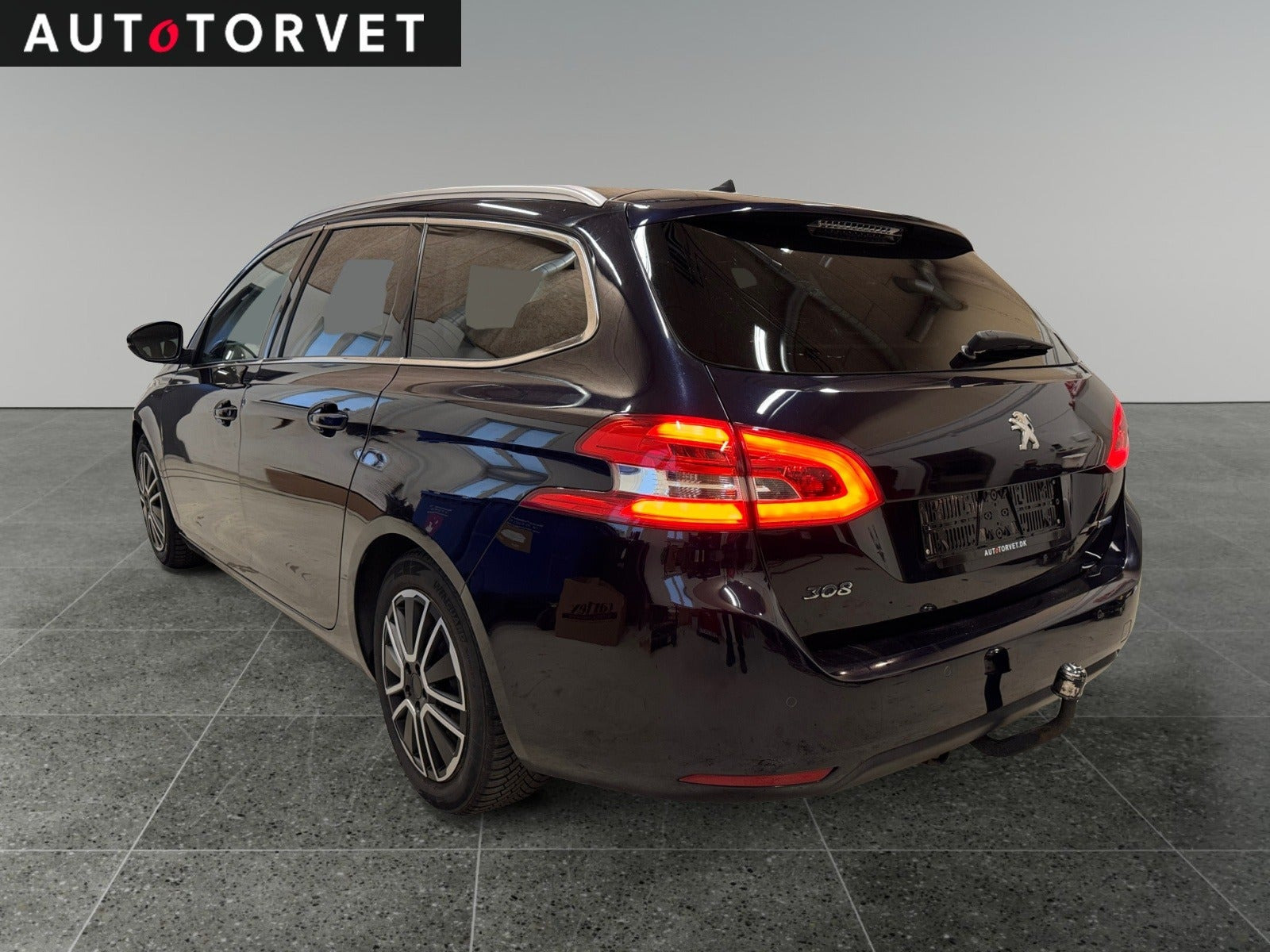 Blå Peugeot 308 fra 2015