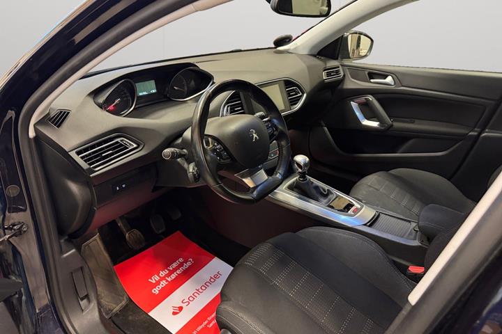Blå Peugeot 308 fra 2015