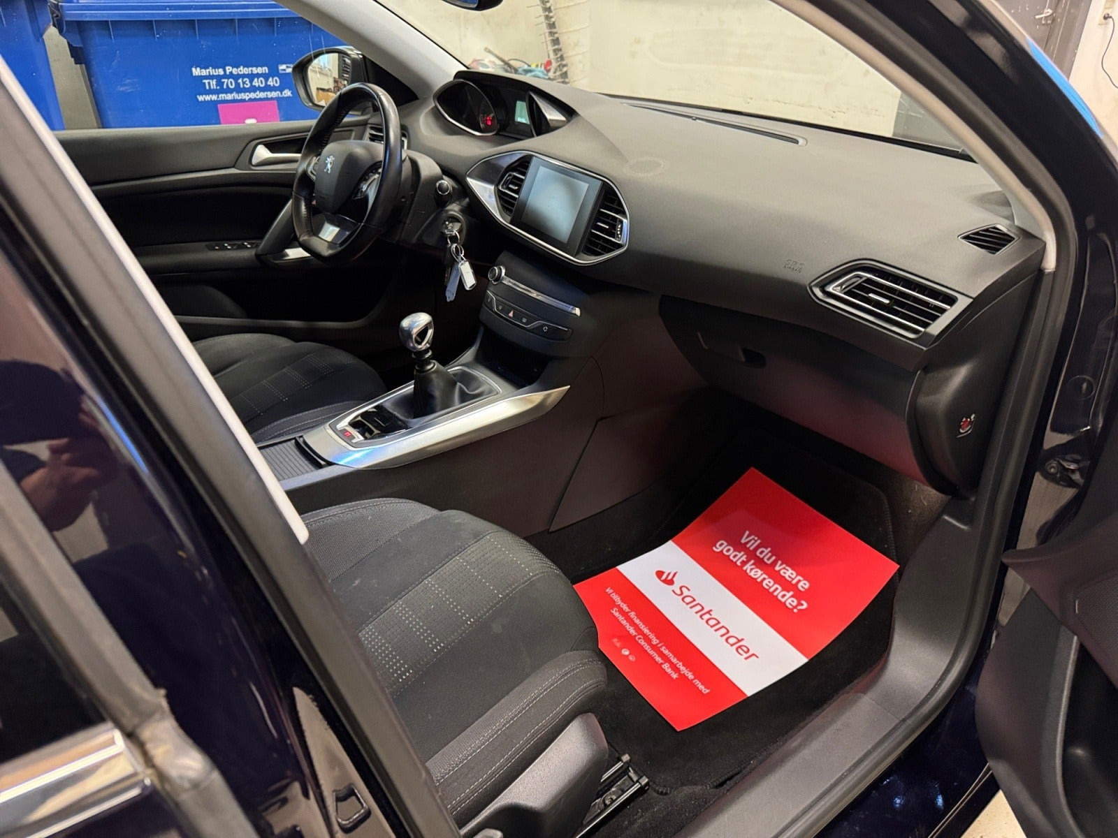Blå Peugeot 308 fra 2015