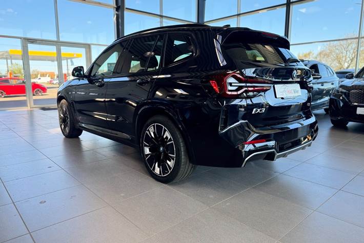 Sort BMW iX3 fra 2024