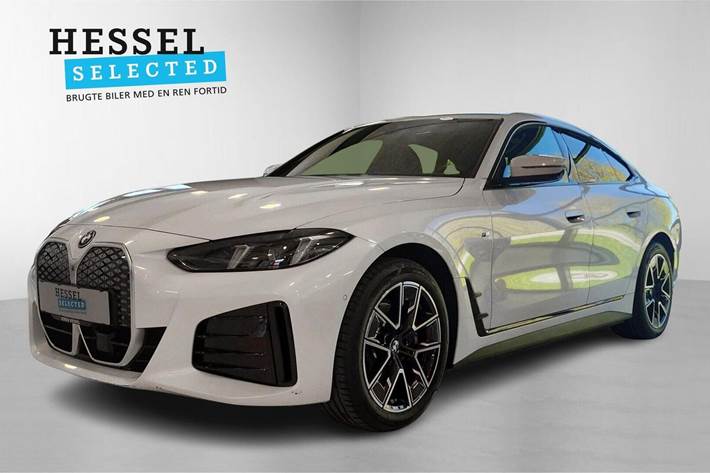 Hvid BMW i4 fra 2025 set udefra