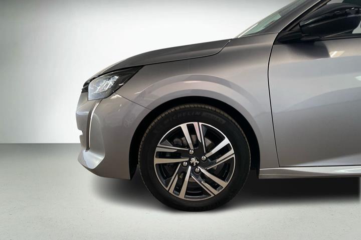 Sølv Peugeot 208 fra 2022