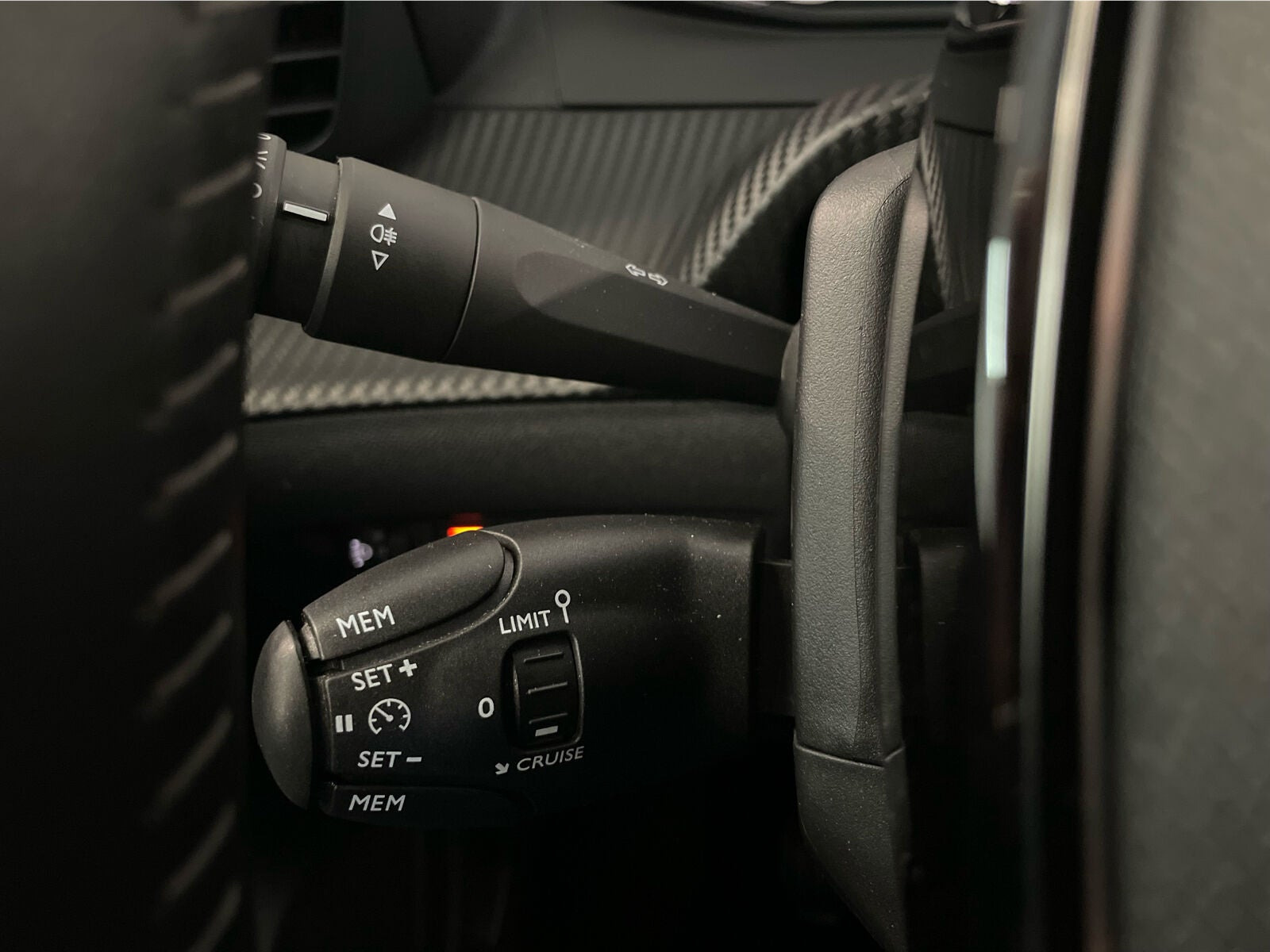 Sølv Peugeot 208 fra 2022