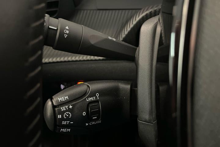 Sølv Peugeot 208 fra 2022