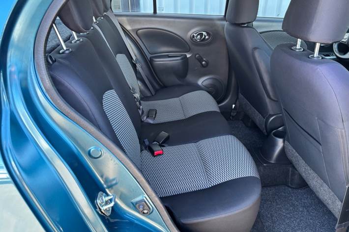 Blå Nissan Micra fra 2014