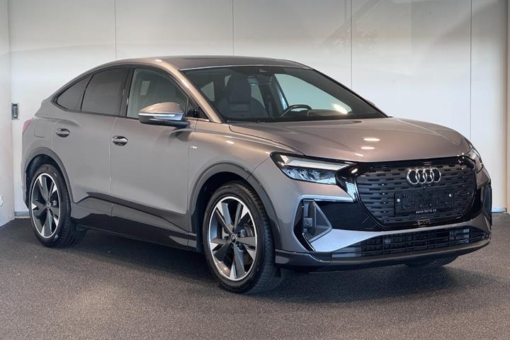Grå Audi Q4 e-tron fra 2024
