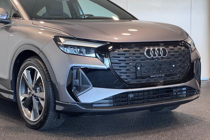Grå Audi Q4 e-tron fra 2024