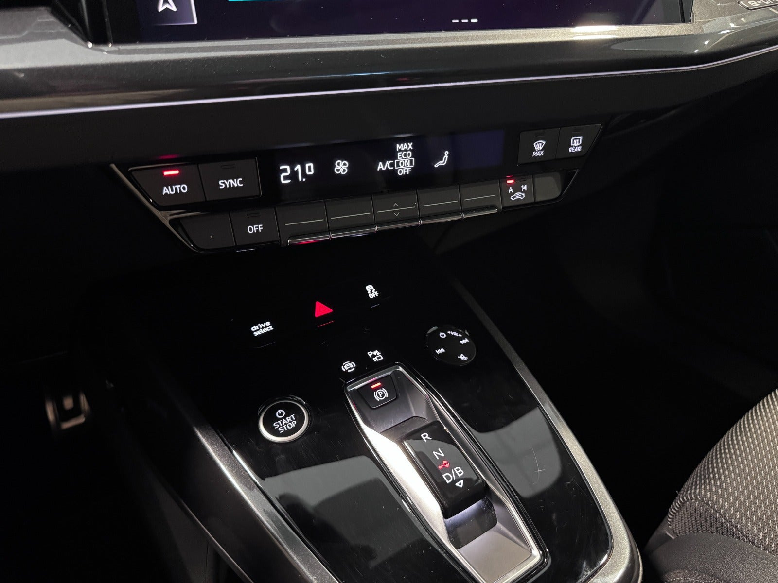 Grå Audi Q4 e-tron fra 2024