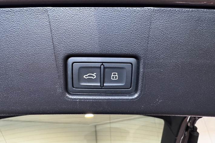 Grå Audi Q4 e-tron fra 2024