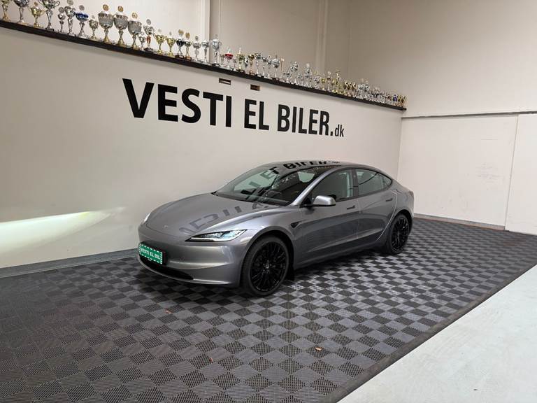Tesla Model 3 RWD