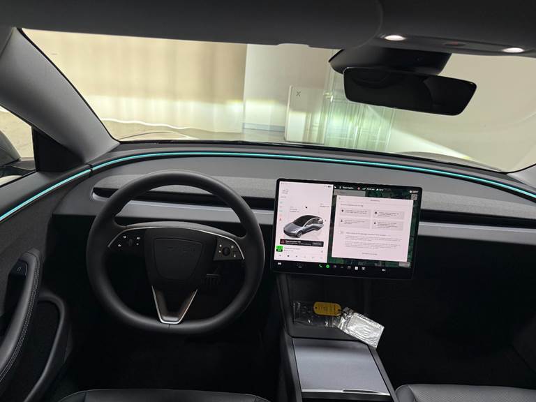 Tesla Model 3 RWD