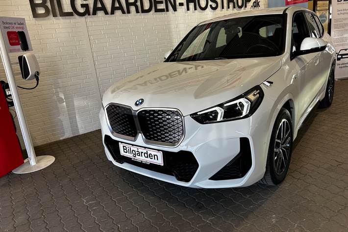 Hvid BMW iX1 fra 2024