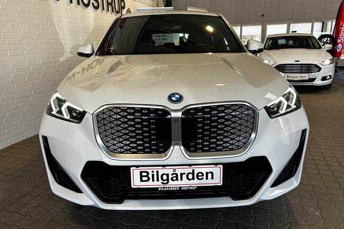 Hvid BMW iX1 fra 2024